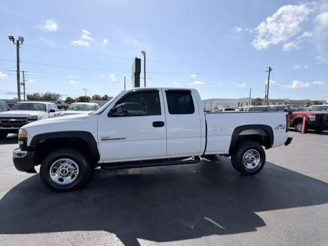 Used 2006 GMC Sierra 2500 W/T w/ Heavy-Duty Power Package AWD/4WD image 10