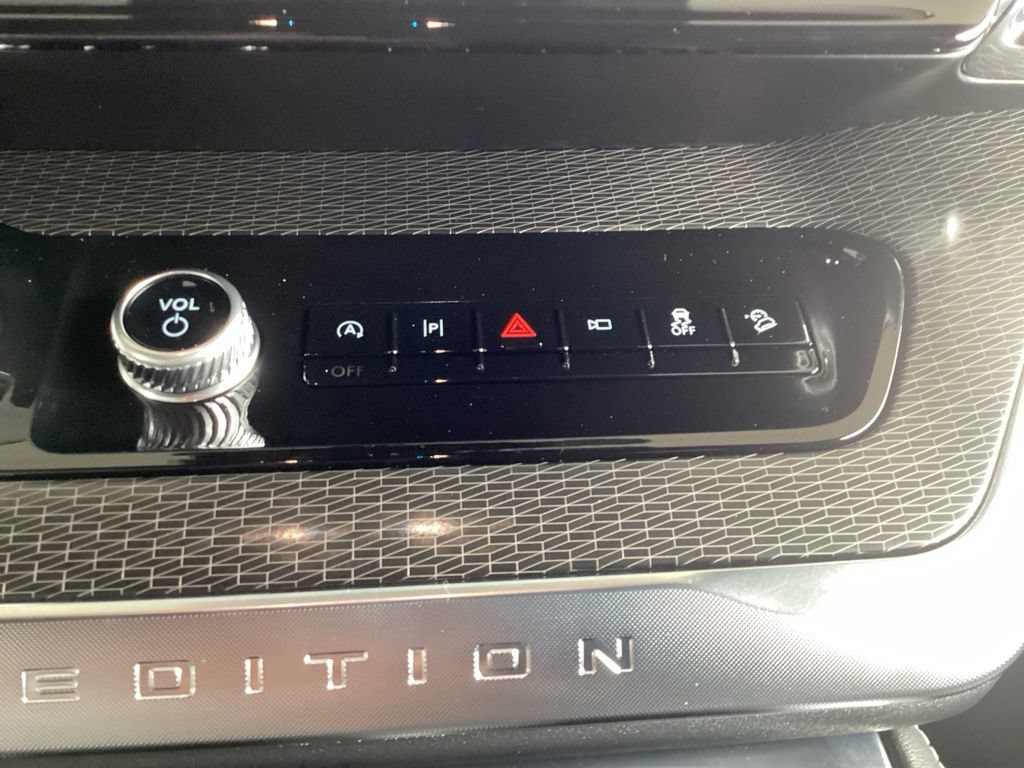 New 2026 Ford Expedition Platinum w/ Stealth Appearance Package AWD/4WD image 79