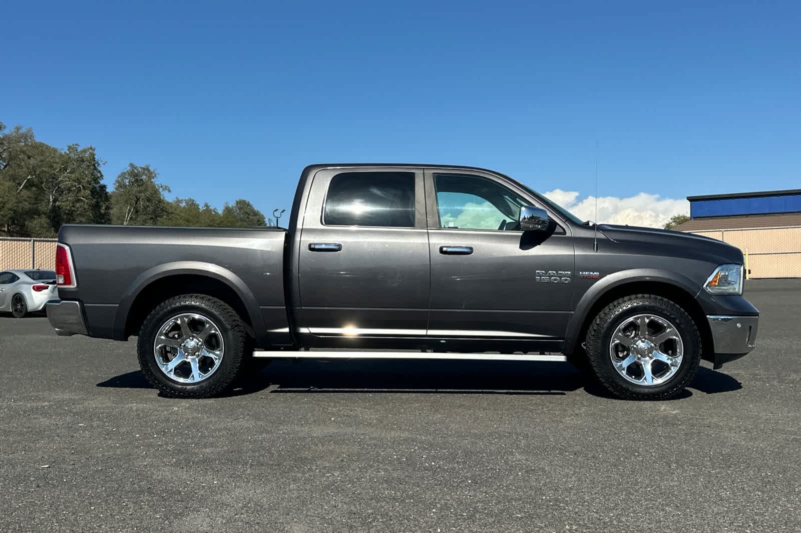 Used 2018 RAM 1500 Laramie w/ Convenience Group AWD/4WD image 2