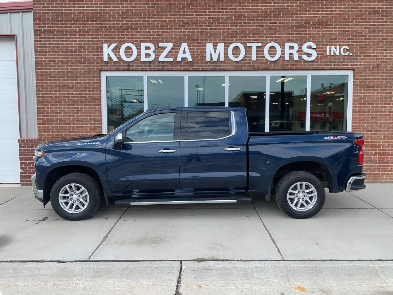 Used 2020 Chevrolet Silverado 1500 LTZ image 2