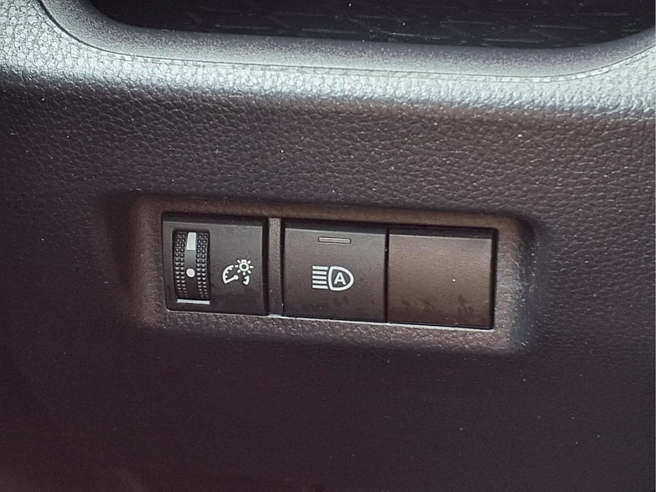Used 2025 Toyota RAV4 XLE AWD/4WD image 23