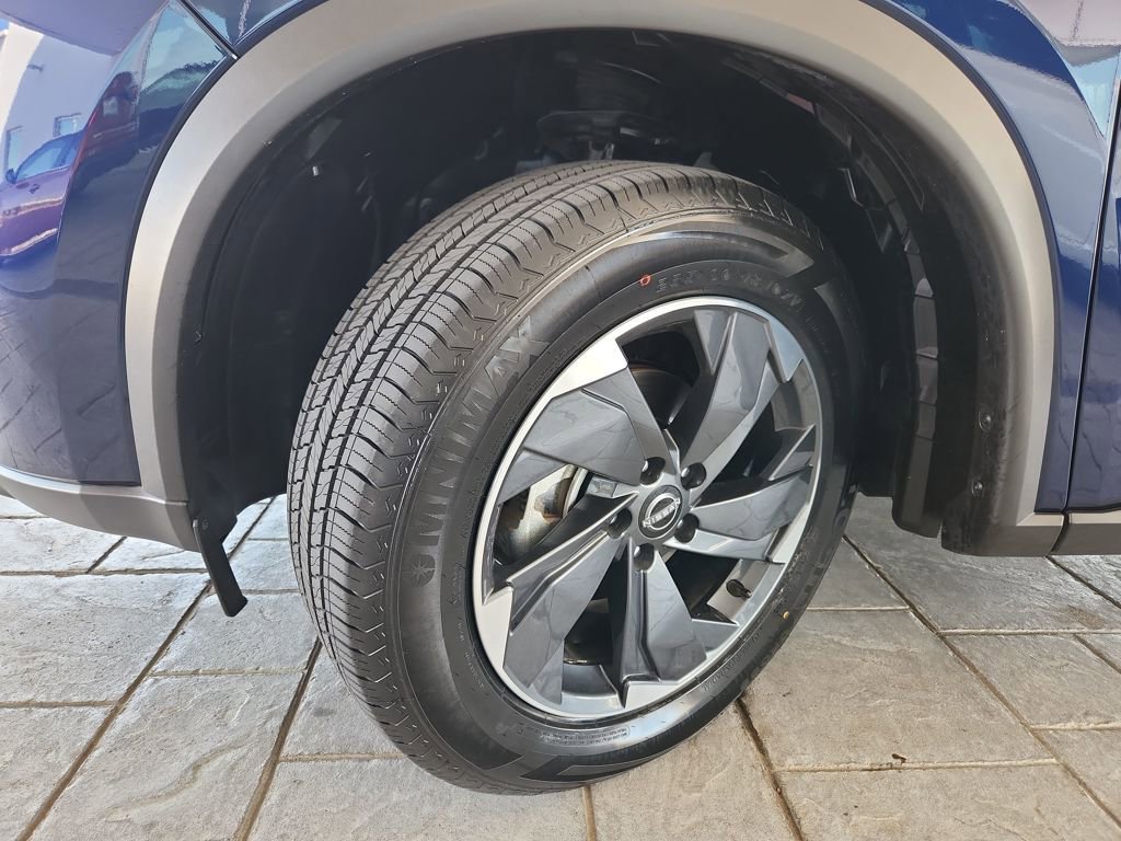 Used 2025 Nissan Rogue SV AWD/4WD image 30