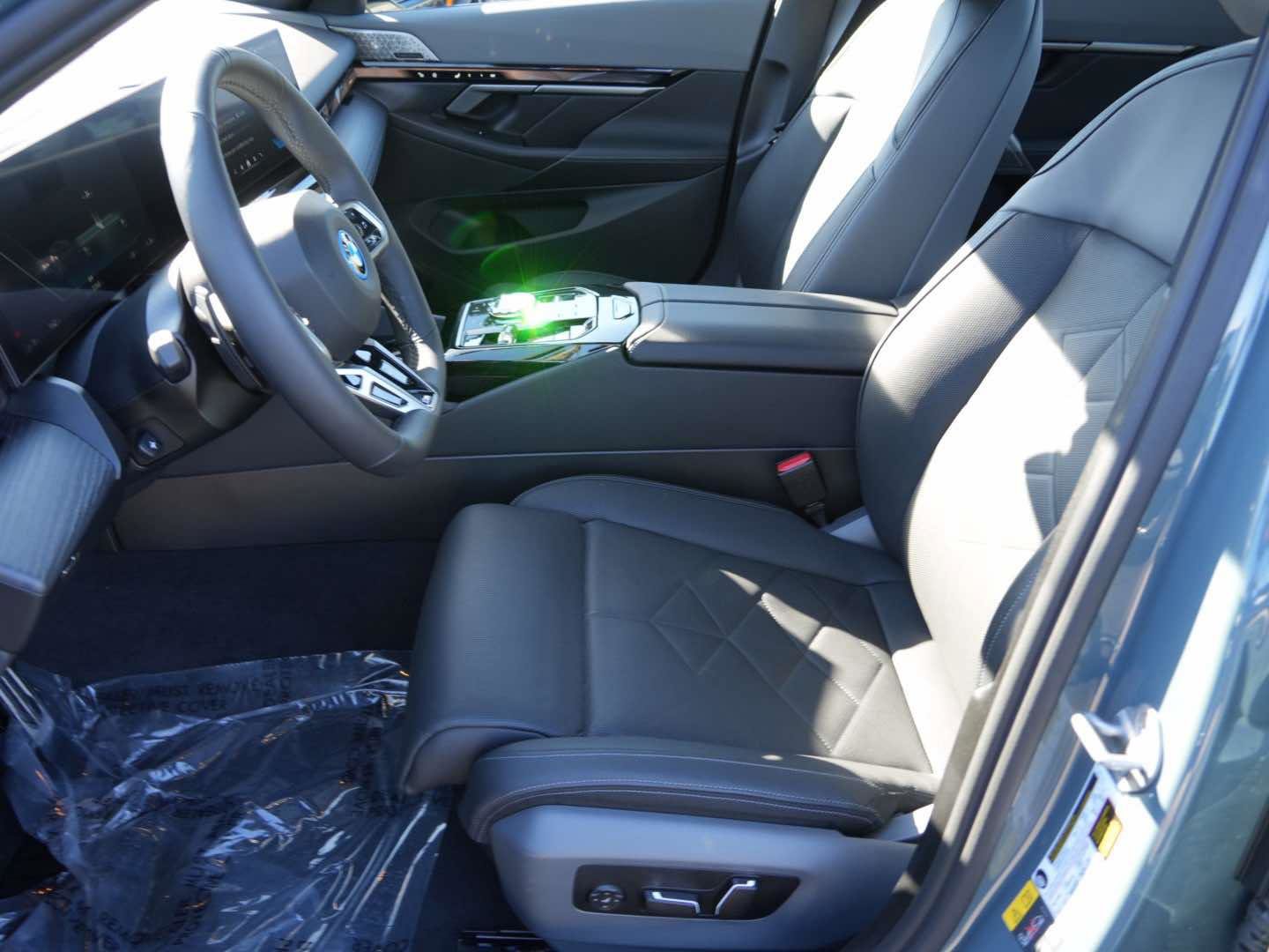 Used 2025 BMW i5 xDrive40 image 14