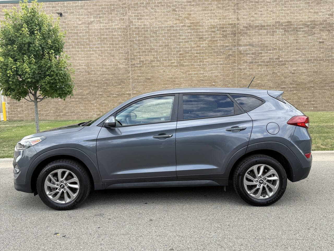 Used 2017 Hyundai Tucson SE image 2