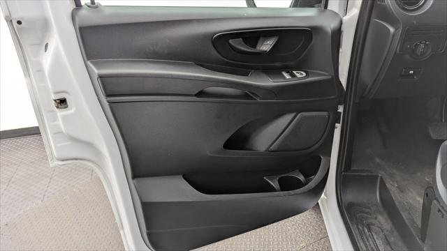 Used 2016 Mercedes-Benz Metris Passenger image 13