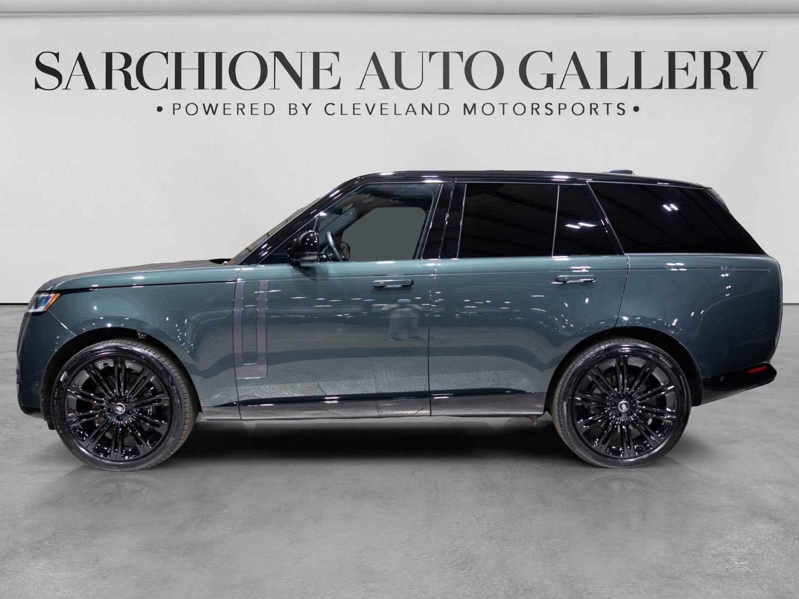 Used 2025 Land Rover Range Rover SE AWD/4WD image 3