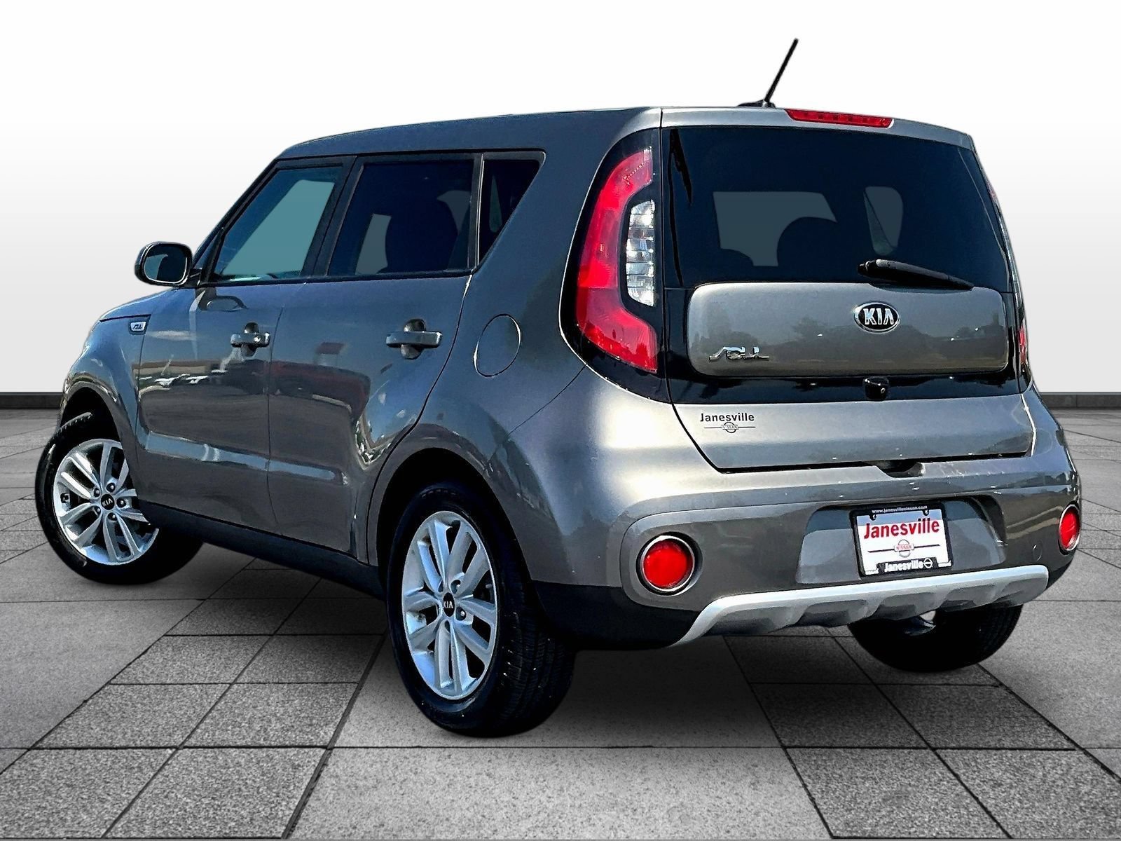 Used 2018 Kia Soul + FWD image 5