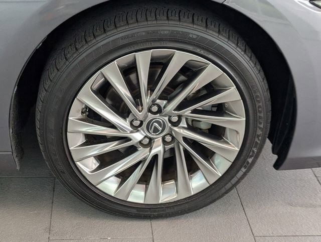 Used 2019 Lexus ES 350 Ultra Luxury w/ Accessory Package 2 image 16