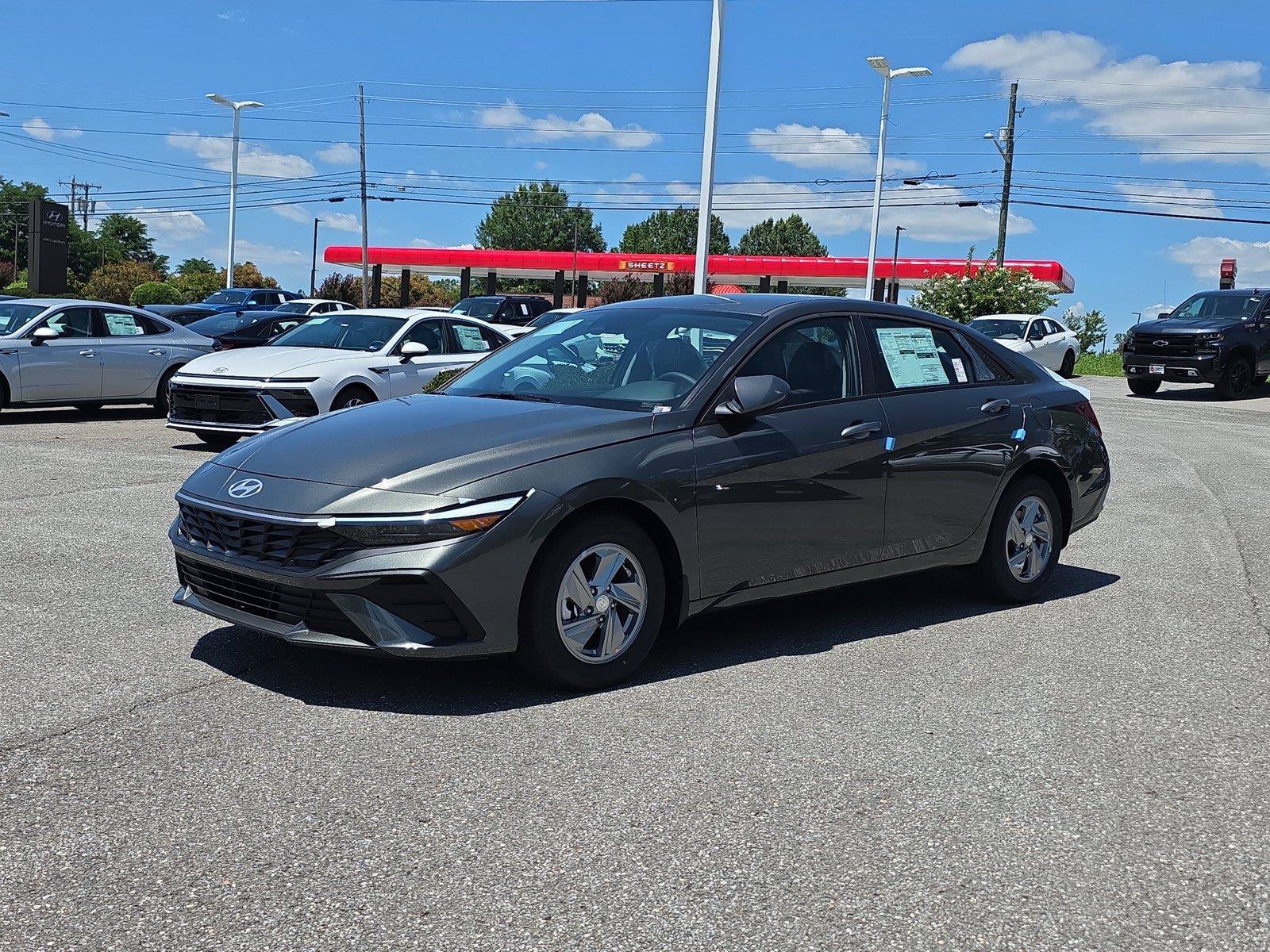 New 2026 Hyundai Elantra SE FWD image 2
