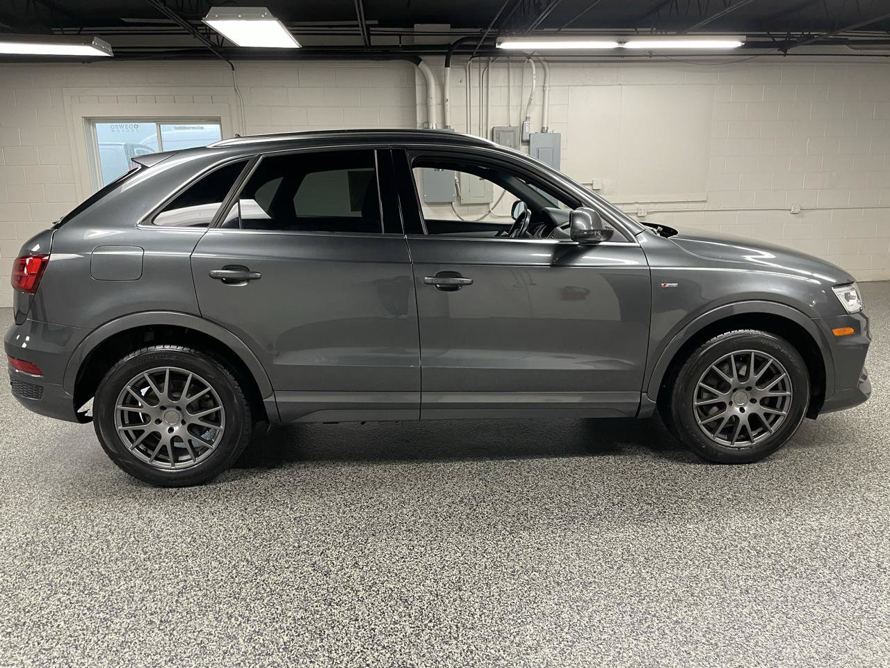 Used 2018 Audi Q3 2.0T Premium Plus w/ Premium Plus Package AWD/4WD image 4