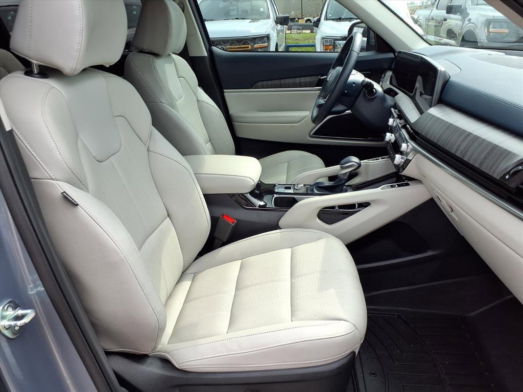 Used 2025 Kia Telluride EX w/ EX Captain's Chair Package image 30