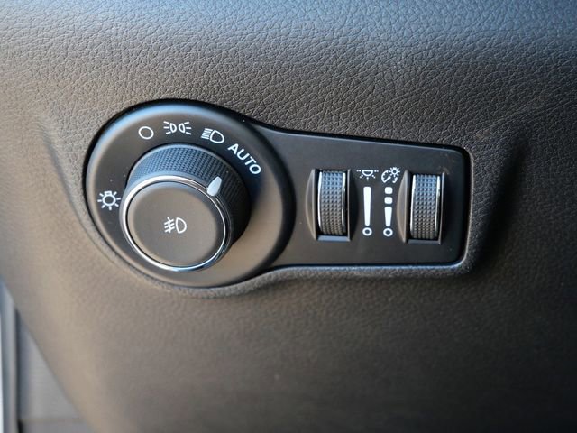 Used 2025 Jeep Compass Trailhawk AWD/4WD image 16