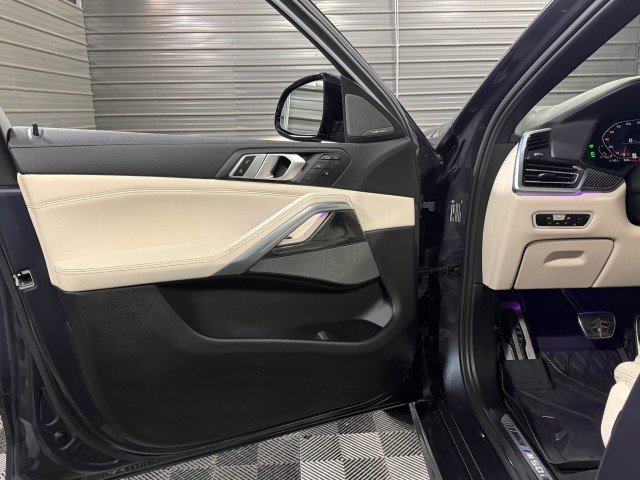 Used 2022 BMW X6 M50i w/ Executive Package image 33
