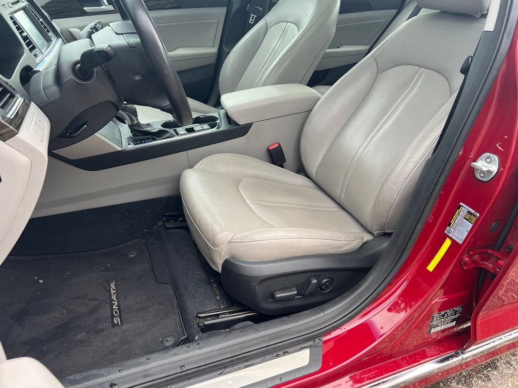 Used 2016 Hyundai Sonata Limited w/ Option Group 02 FWD image 18
