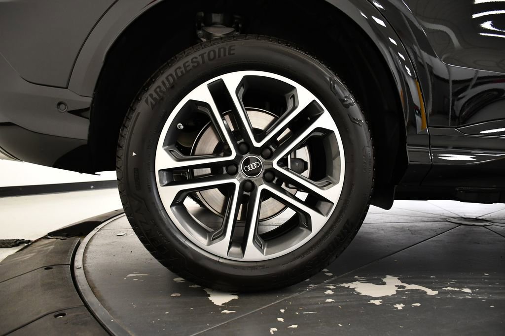 Used 2025 Audi Q5 Premium w/ Convenience Package image 15
