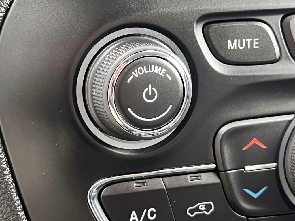 Used 2020 Jeep Cherokee Latitude Plus w/ Comfort/Convenience Group image 31