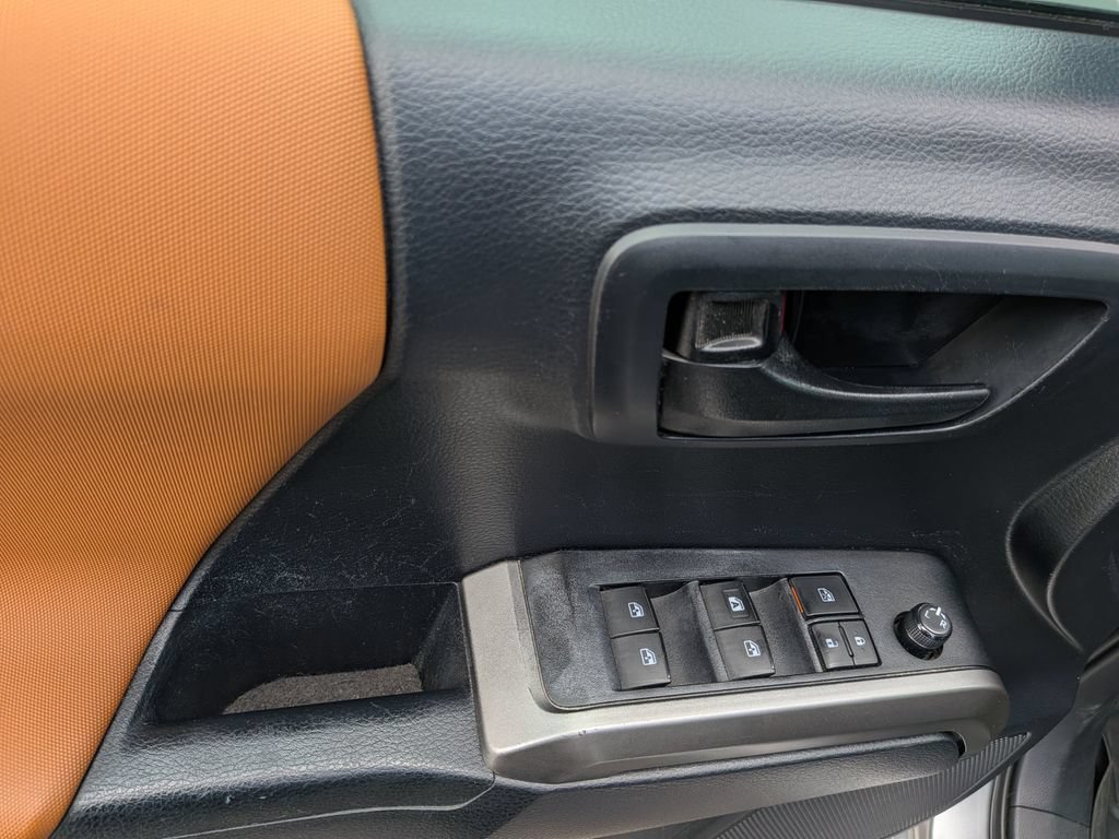 Used 2019 Toyota Tacoma SR5 RWD image 10