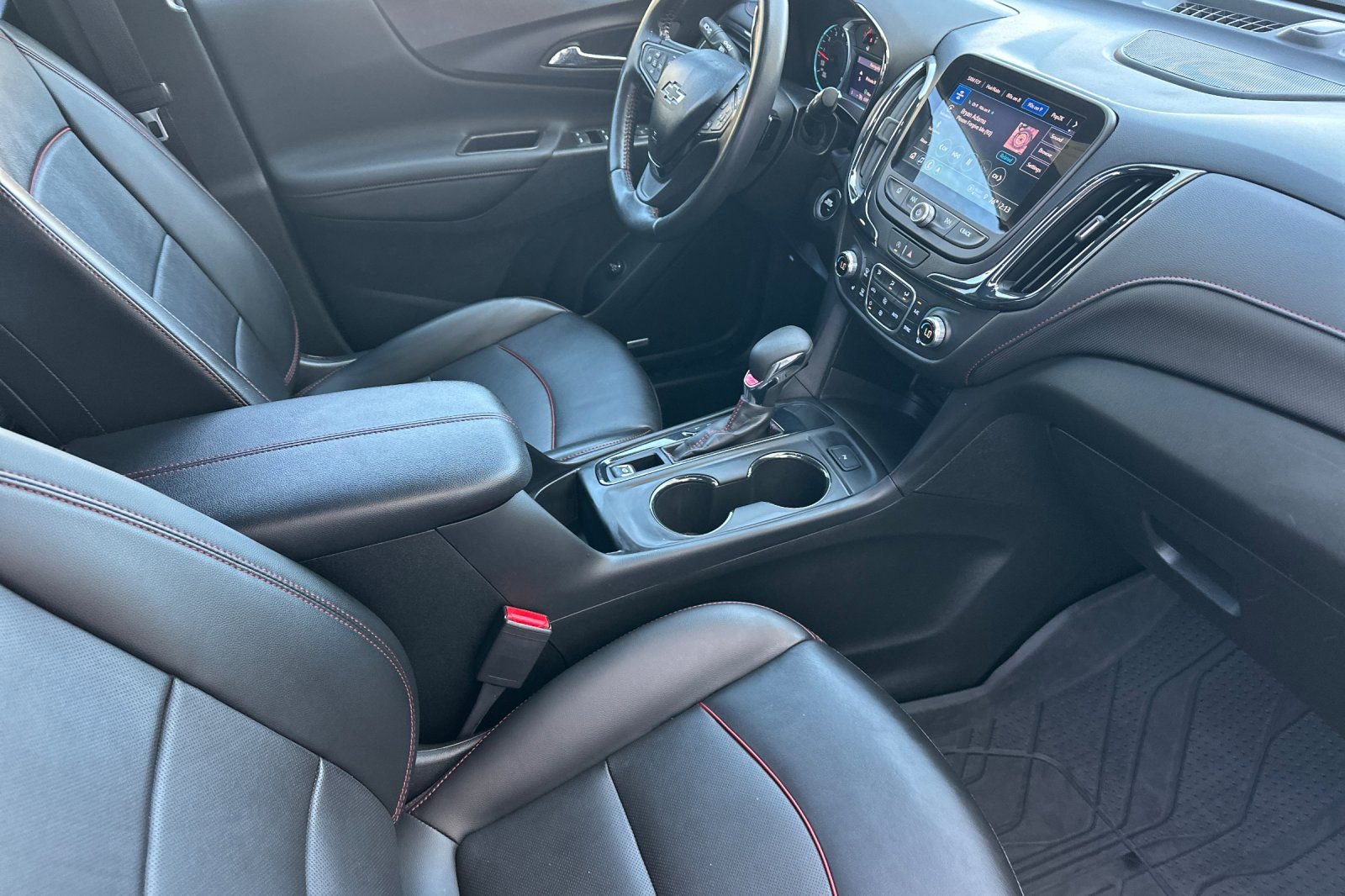 Used 2022 Chevrolet Equinox RS w/ RS Leather Package image 16