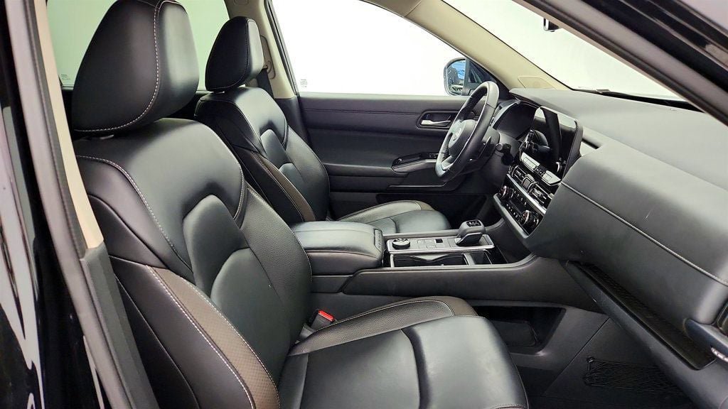 Used 2023 Nissan Pathfinder SL w/ SL Premium Package AWD/4WD image 24