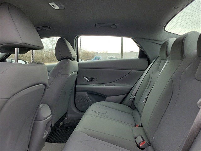 Used 2025 Hyundai Elantra SE image 36