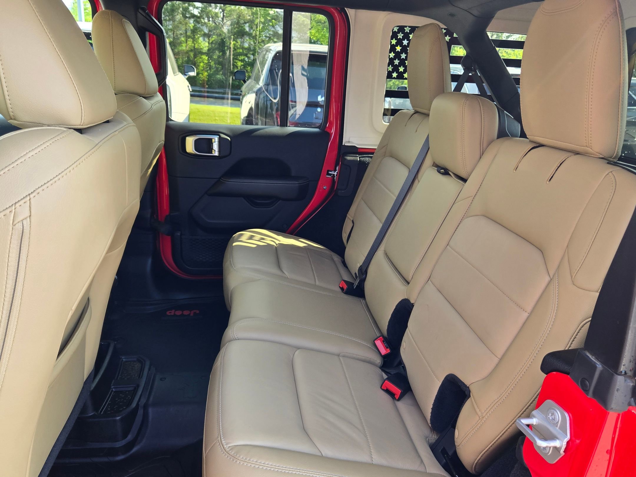 Used 2018 Jeep Wrangler Unlimited Sahara AWD/4WD image 31