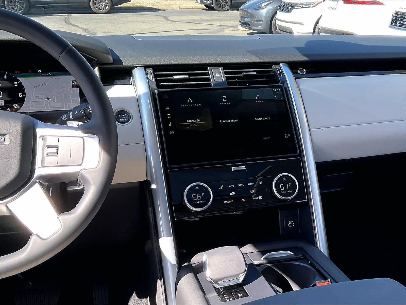 Used 2025 Land Rover Discovery S AWD/4WD image 6
