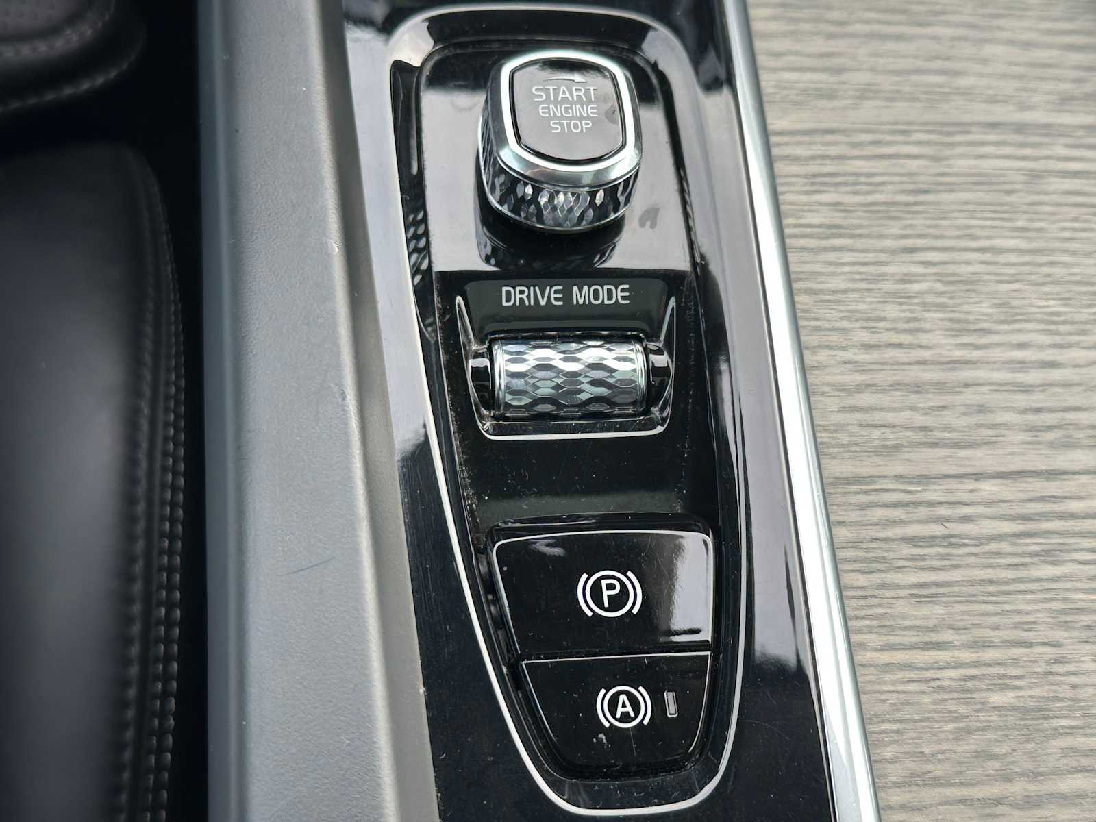 Certified 2021 Volvo XC60 T8 Inscription w/ Advanced Package image 30