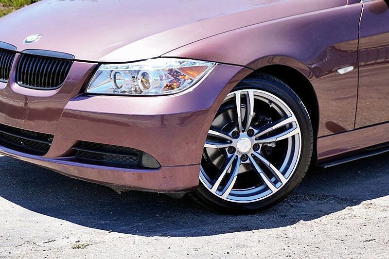Used 2006 BMW 325i Sedan RWD image 4