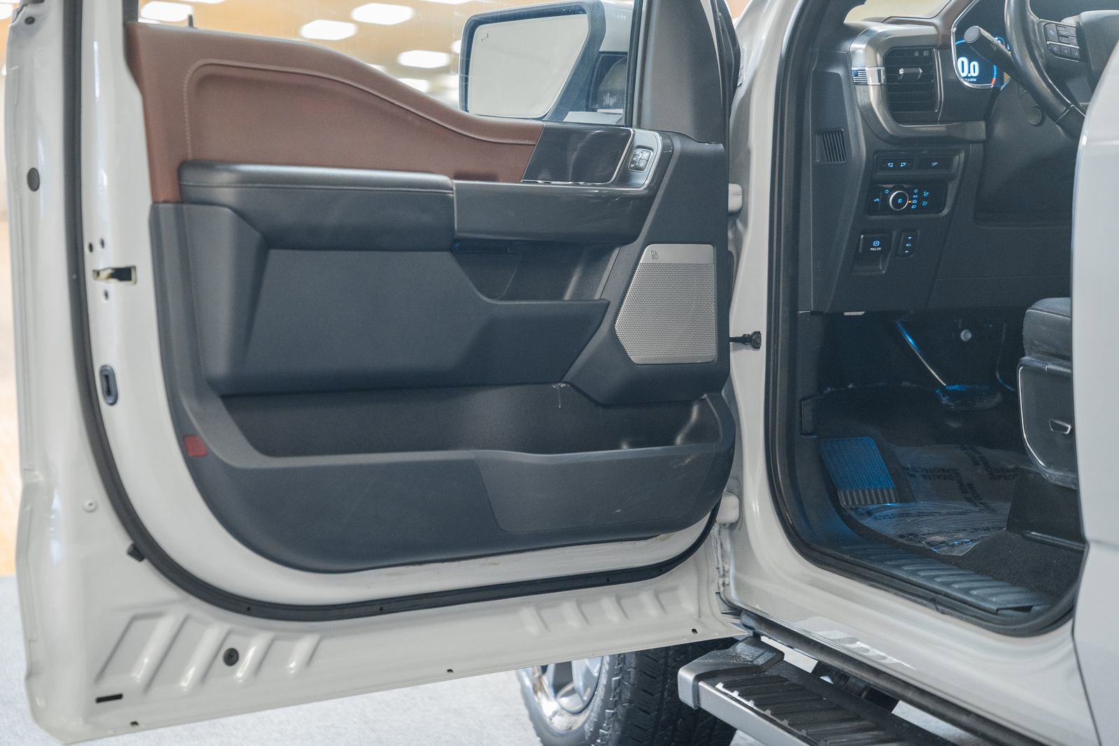 Certified 2023 Ford F150 Lariat w/ Equipment Group 502A High image 46