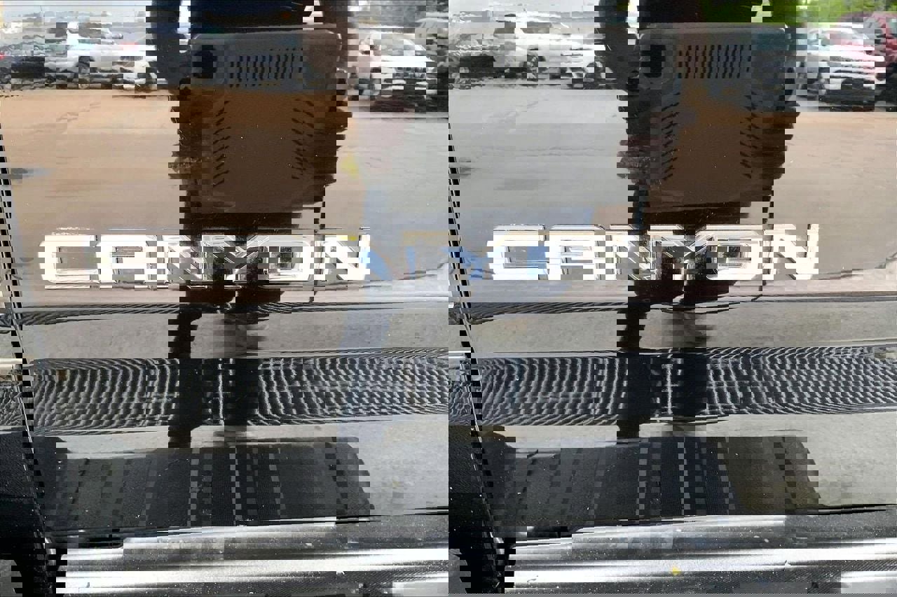 Used 2017 GMC Canyon SLE w/ All Terrain X Package image 31