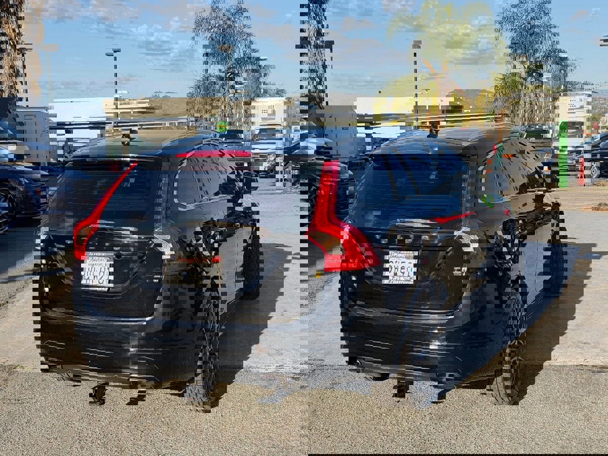 Used 2015 Volvo V60 T5 Platinum image 8