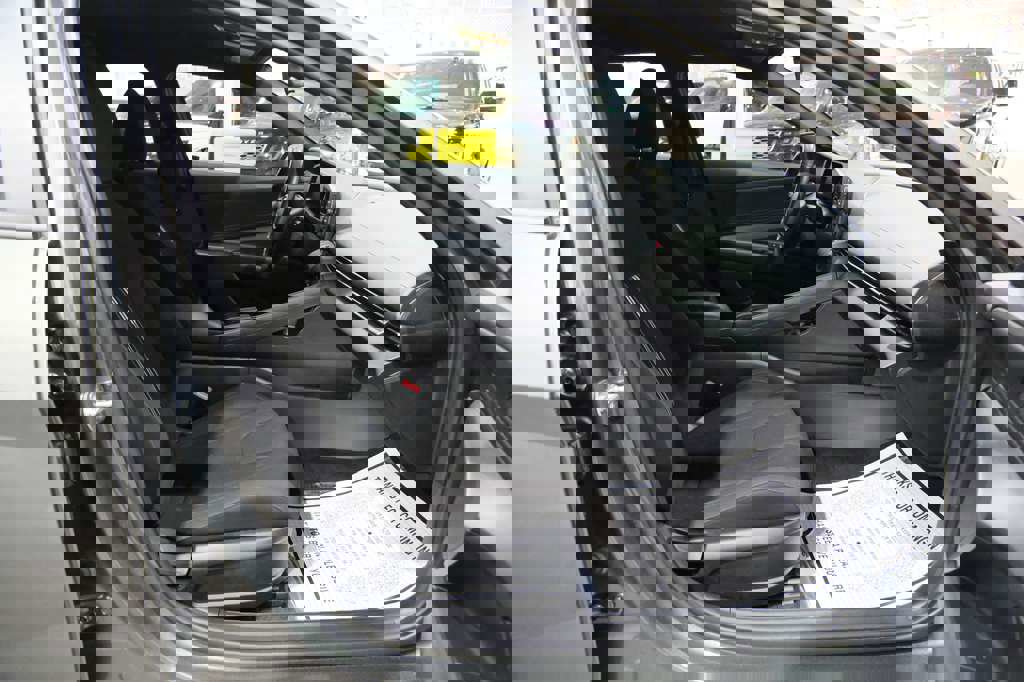 Used 2025 Hyundai Elantra Sport image 31