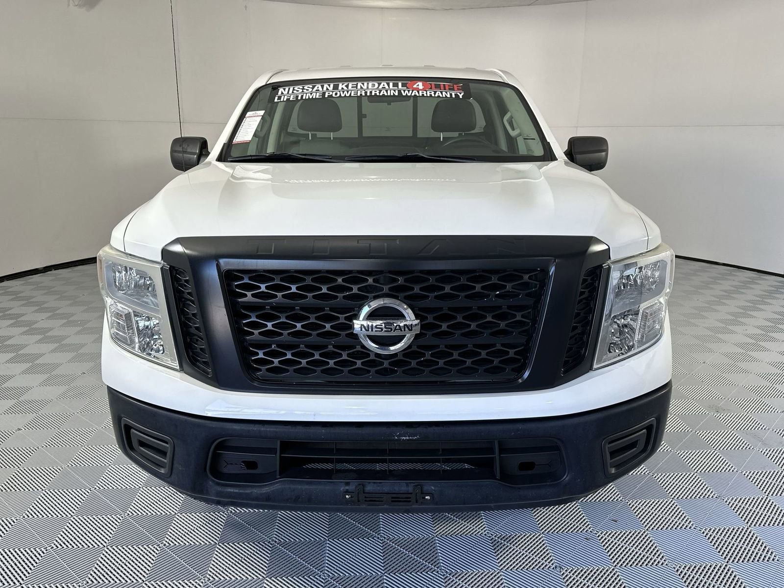 Used 2017 Nissan Titan S RWD image 3