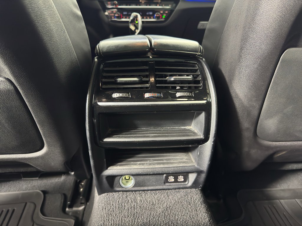 Used 2020 BMW M550i xDrive w/ Executive Package image 32