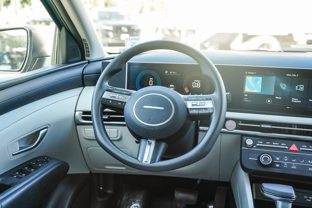 Used 2025 Hyundai Tucson SE image 16