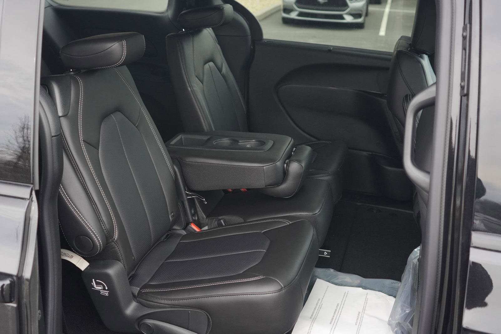 New 2026 Chrysler Pacifica Select w/ S Appearance Package image 29