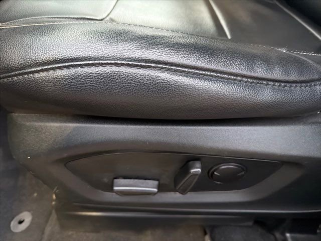 Used 2020 Ford Explorer XLT w/ Equipment Group 202A image 21