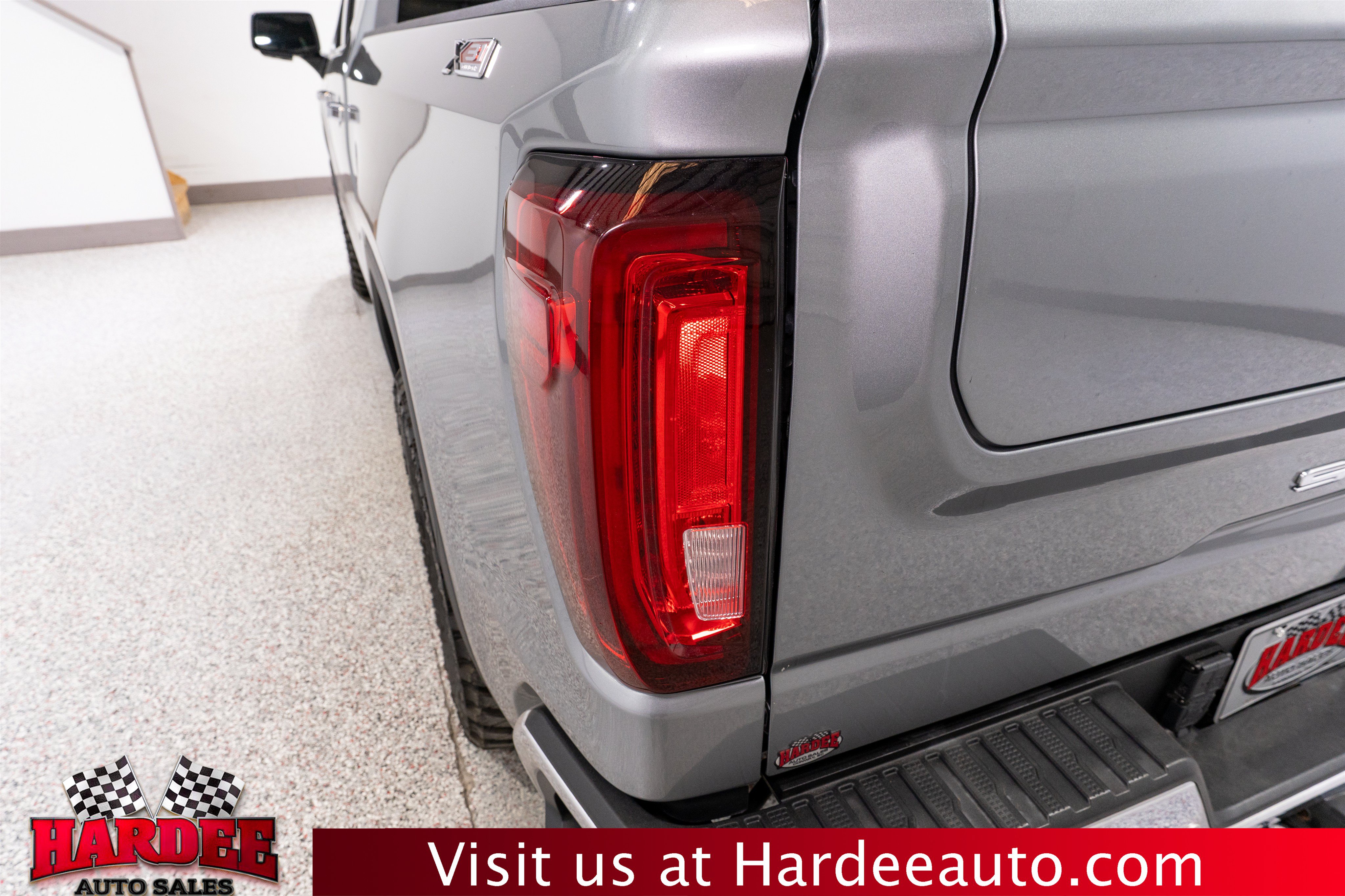 Used 2023 GMC Sierra 1500 SLT w/ SLT Premium Plus Package AWD/4WD image 9