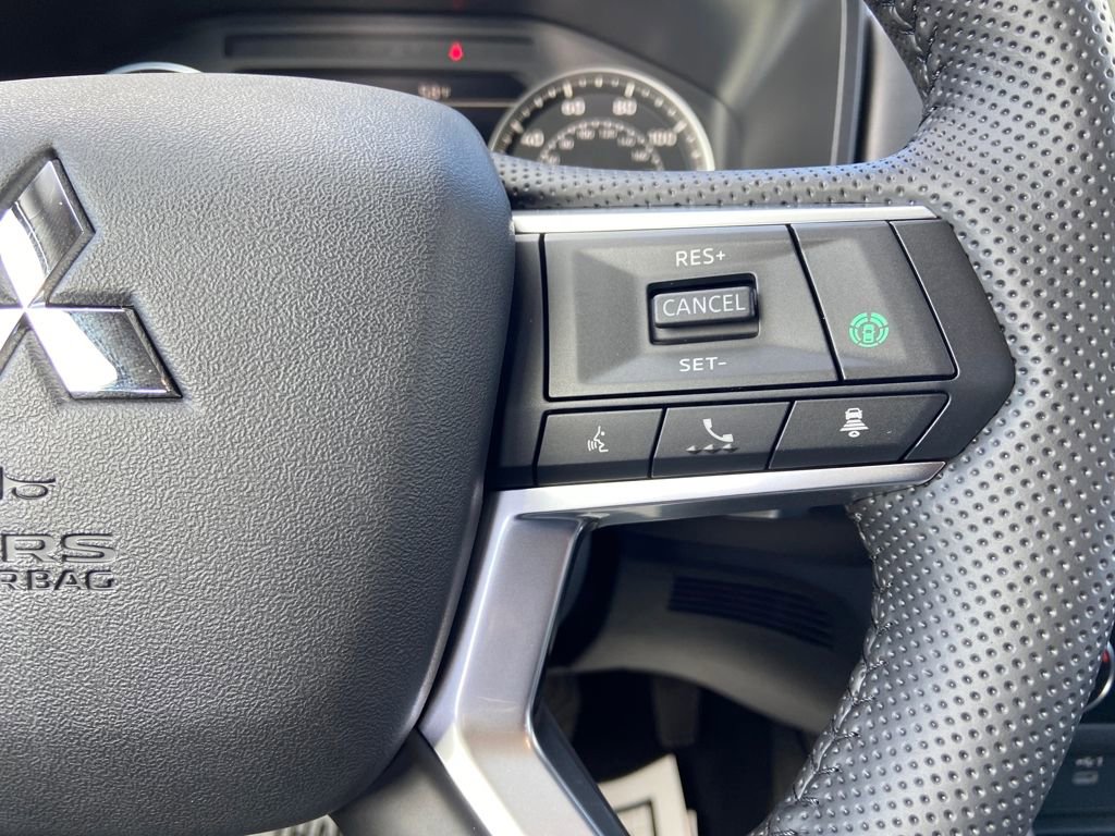 New 2025 Mitsubishi Outlander AWD image 25