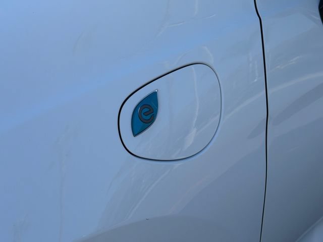 Used 2024 Chrysler Pacifica Limited FWD image 12