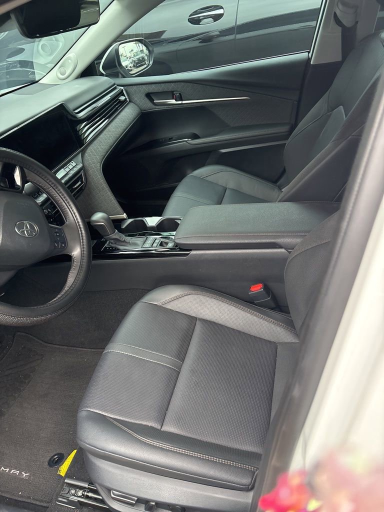 Used 2025 Toyota Camry XLE image 9