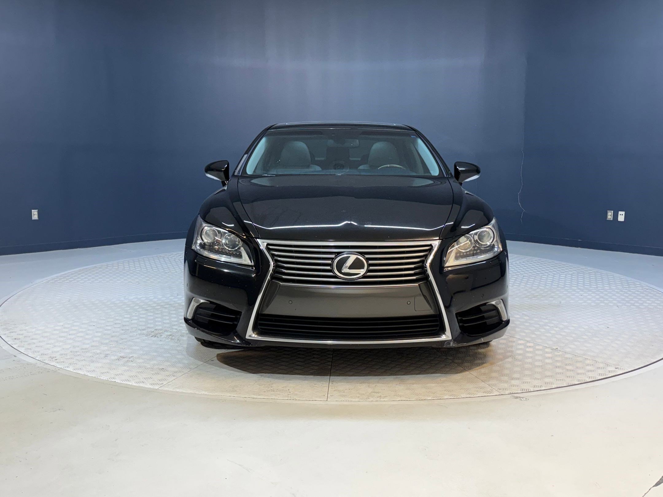 Used 2014 Lexus LS 460 AWD w/ Comfort Package image 6