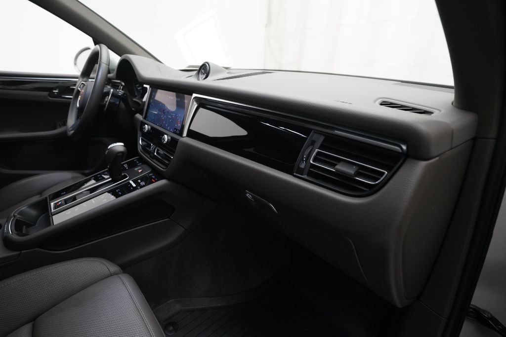 Certified 2023 Porsche Macan AWD/4WD image 26