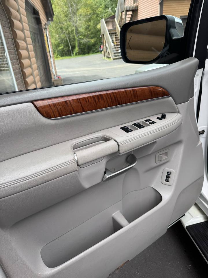 Used 2010 INFINITI QX56 4WD w/ Technology Pkg image 6