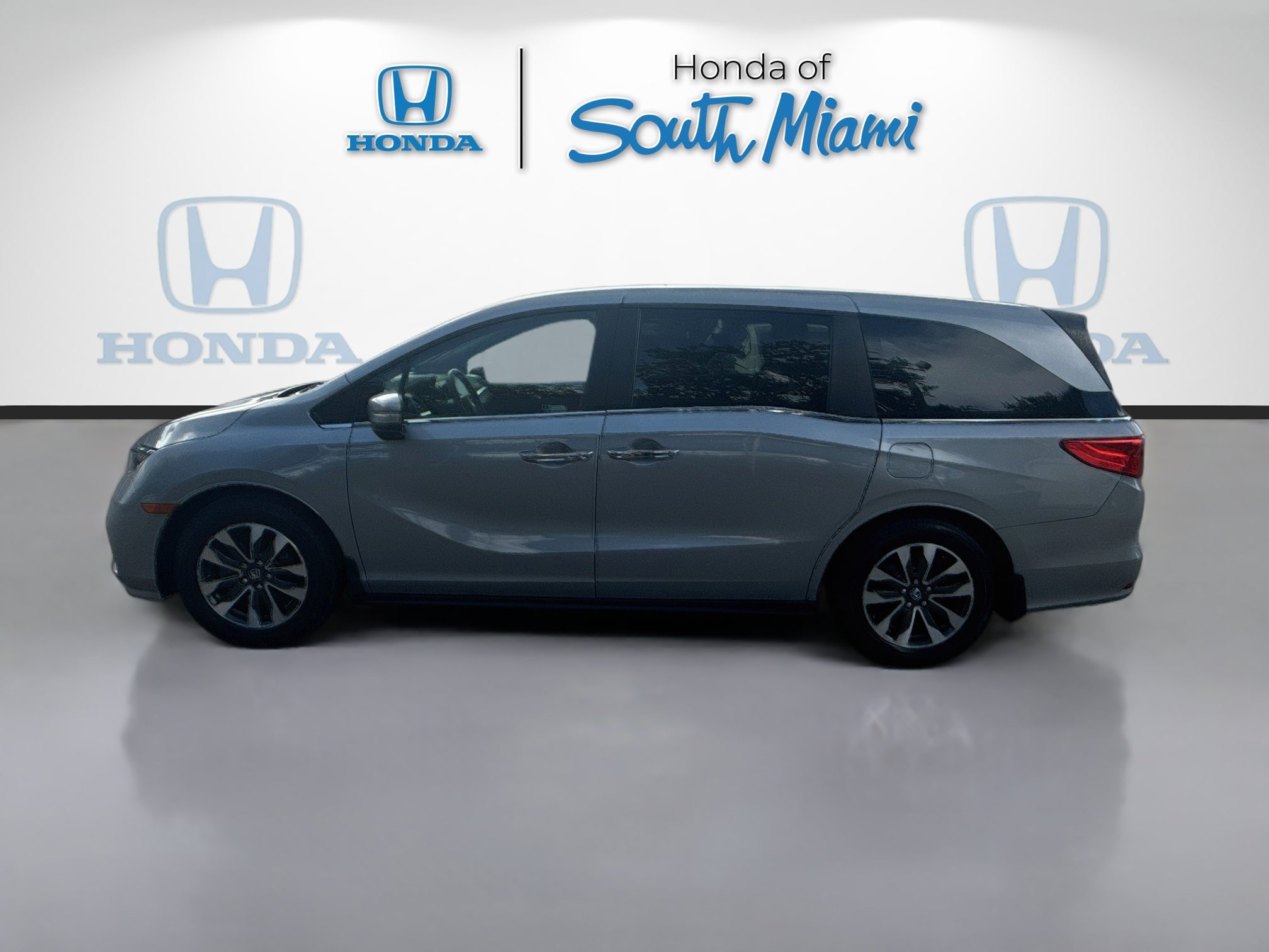 Certified 2023 Honda Odyssey EX-L image 4
