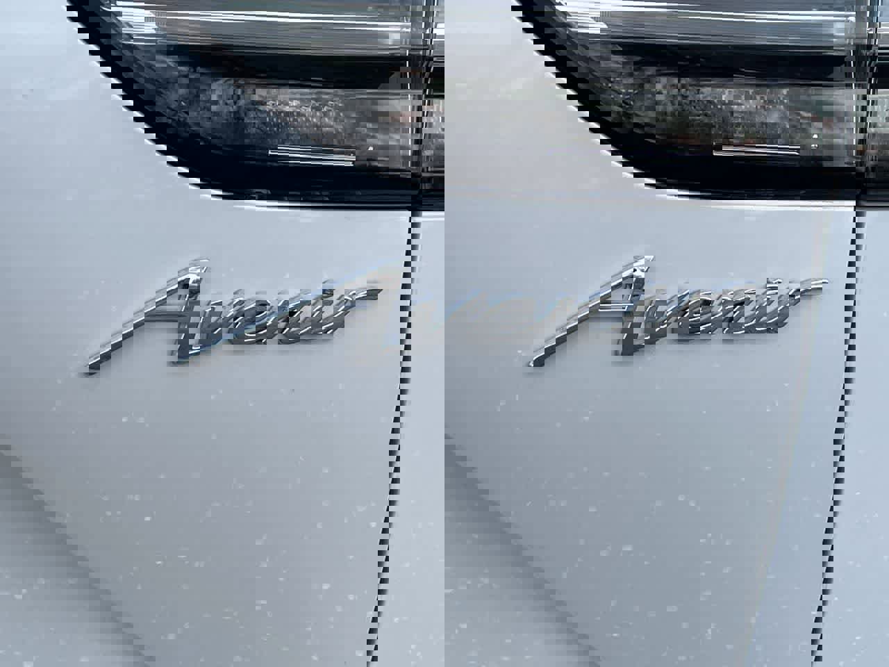 Used 2023 Buick Envision Avenir image 42