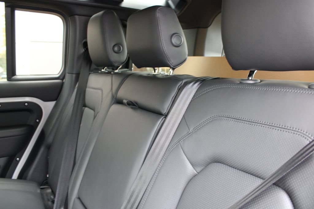 New 2026 Land Rover Defender 110 S AWD/4WD image 9