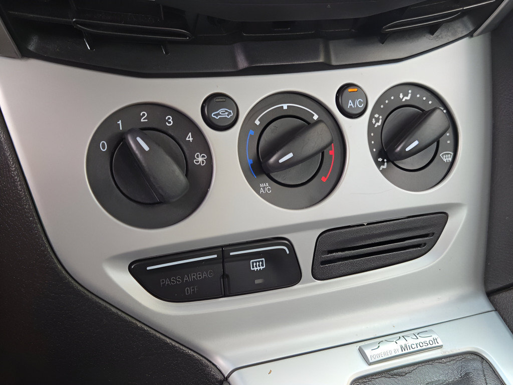 Used 2014 Ford Focus SE FWD image 24