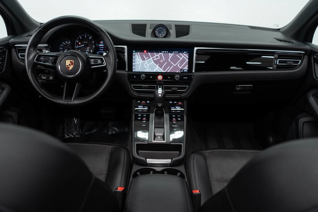 Used 2024 Porsche Macan AWD/4WD image 10