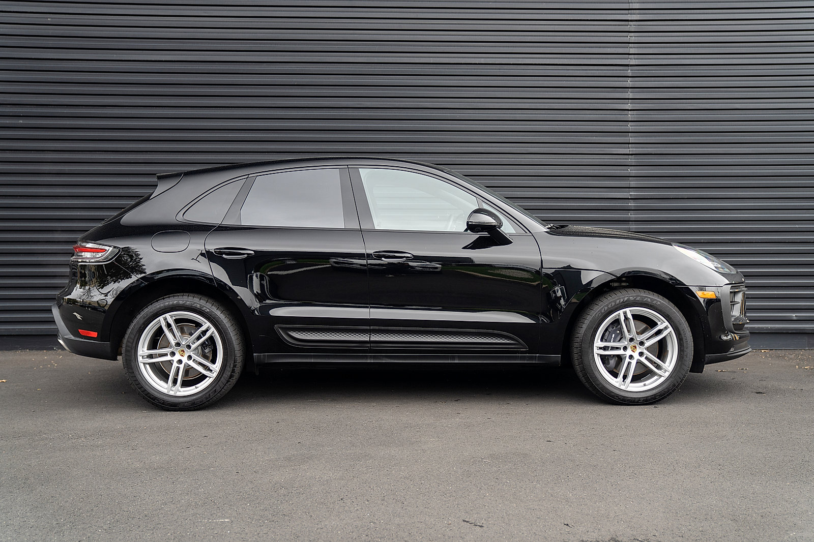 Certified 2026 Porsche Macan AWD/4WD image 27
